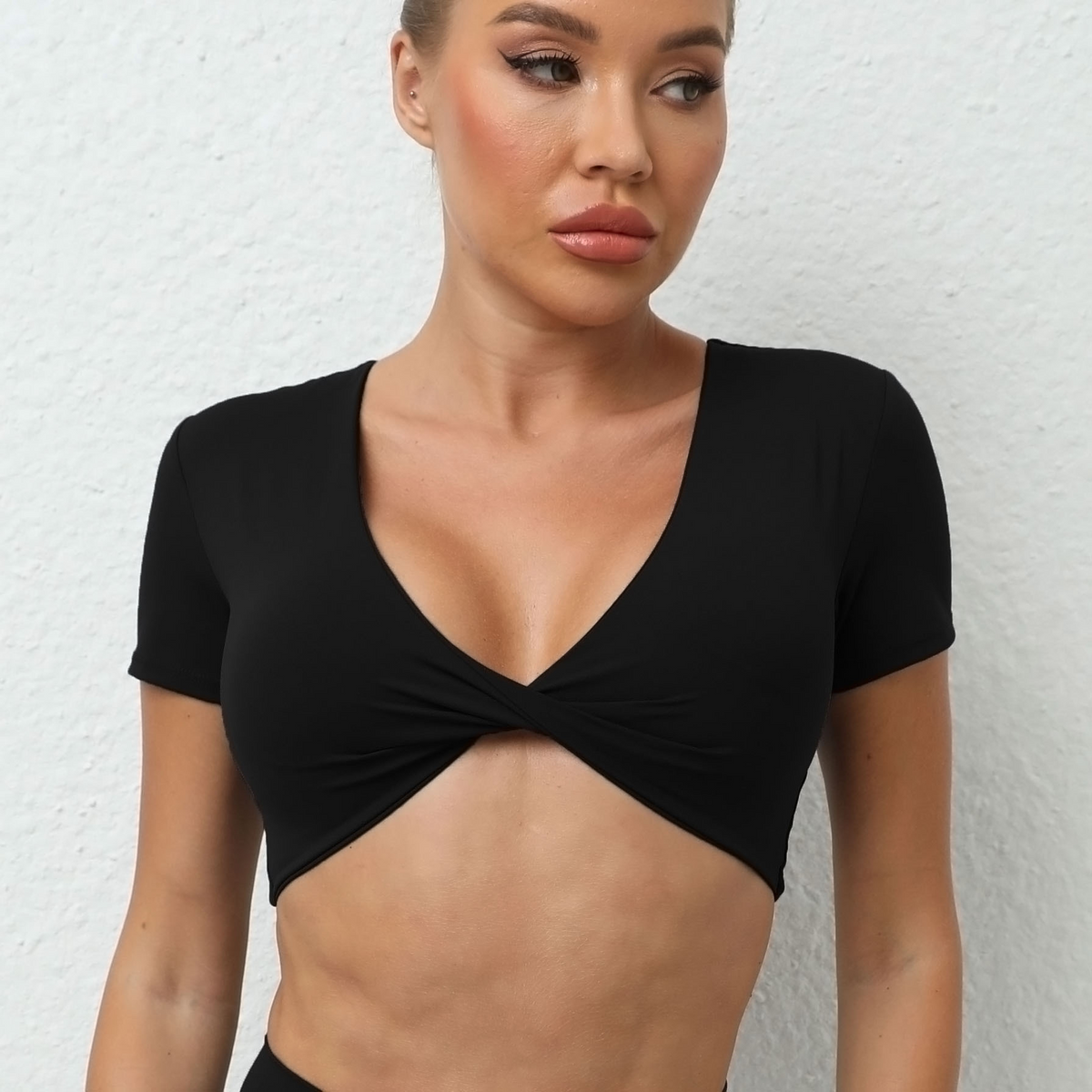 Slim-Fit V-Neck Yoga Tee – Stylish & Sporty Activewear