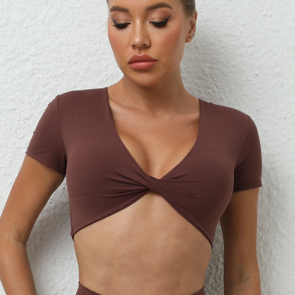 Slim-Fit V-Neck Yoga Tee – Stylish & Sporty Activewear